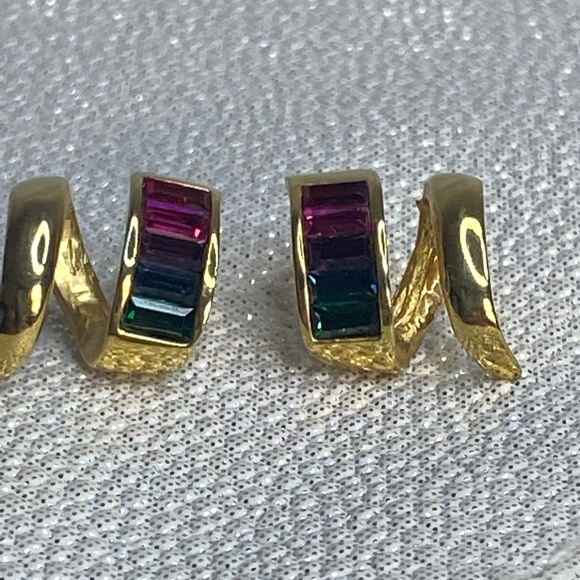 Stunning Earrings - Picture 6 of 6